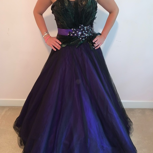 Formal dress - Picture 4 of 7